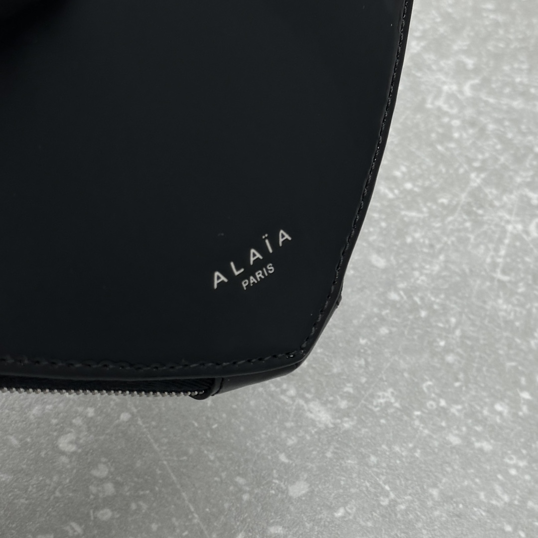 Alaia Satchel Bags